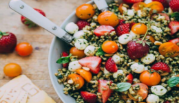 strawberry-caprese-farro-salad