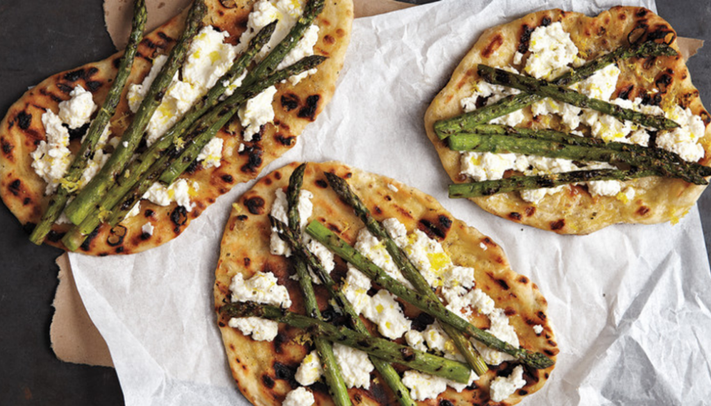 grilled-asparagus-ricotta-pizza