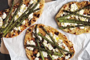 grilled-asparagus-ricotta-pizza