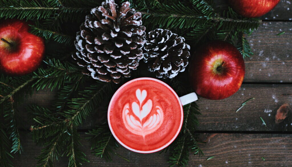 holiday-coffee-pinecones-apples