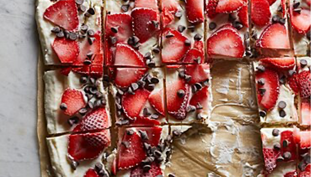 strawberry-chocolate-greek-yogurt-bark