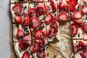 strawberry-chocolate-greek-yogurt-bark