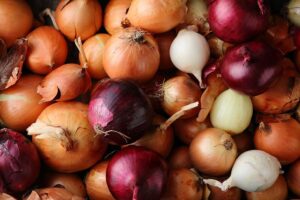red-onions-vs-white-onions-1508243736